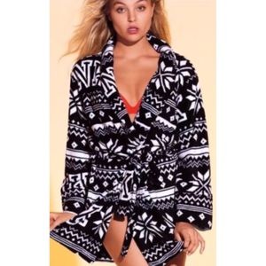 Victoria Secret Pink Plush Robe (size xs/s)